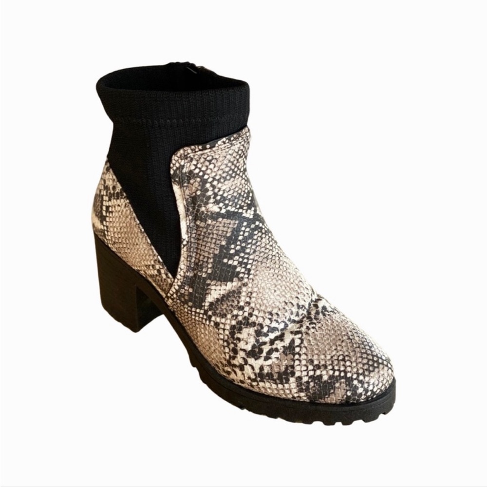 Qupid Black & Tan Faux Snakeskin Sock Ankle Chunky Blick Heel Boots Size 7